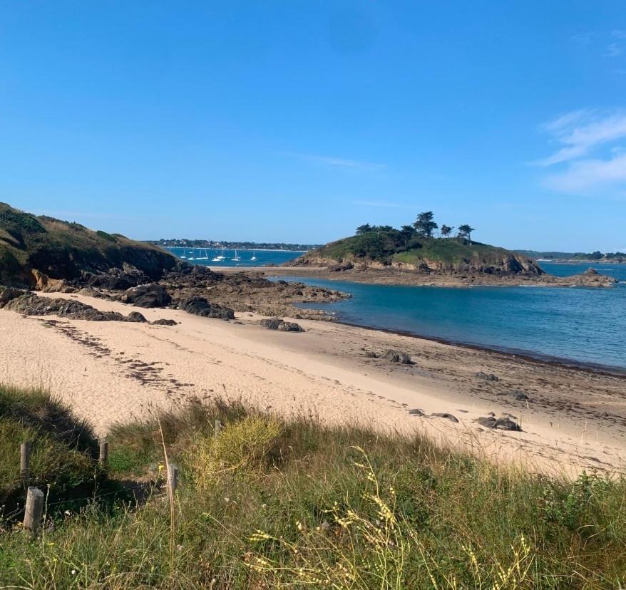 Magnifique Bas De Villa Deux Chambres Situe Pres Des Plages Et Du Golf Saint-Briac-sur-Mer Eksteriør bilde